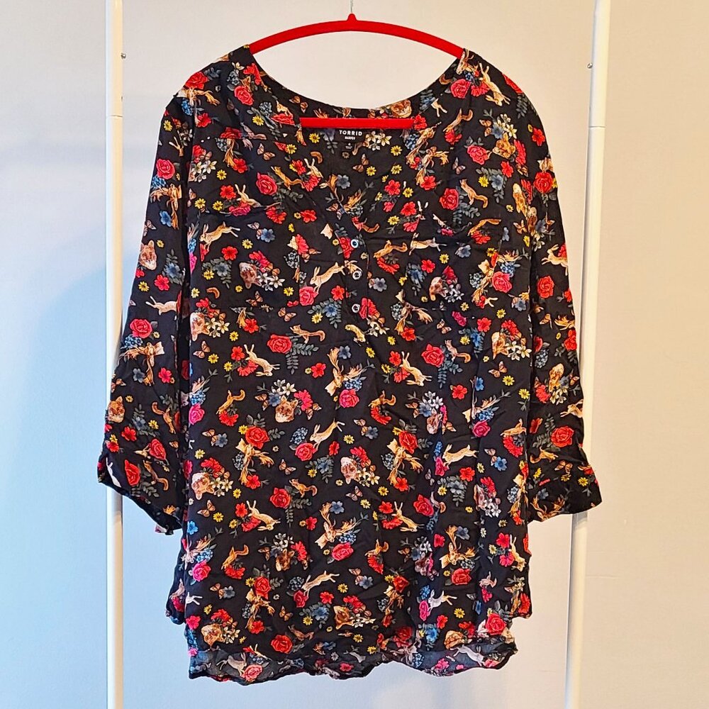 Torrid Harper Pullover Blouse - Challis Animal & Floral Black Fox & Rabbit